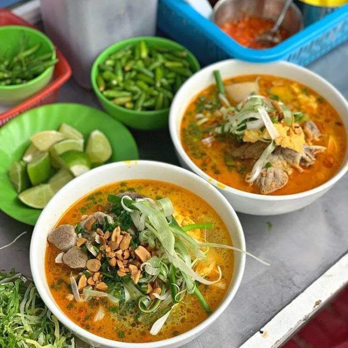 ẩm thực nha trang Thưởng thức mì Quảng Nha Trang với nước dùng ngọt thanh