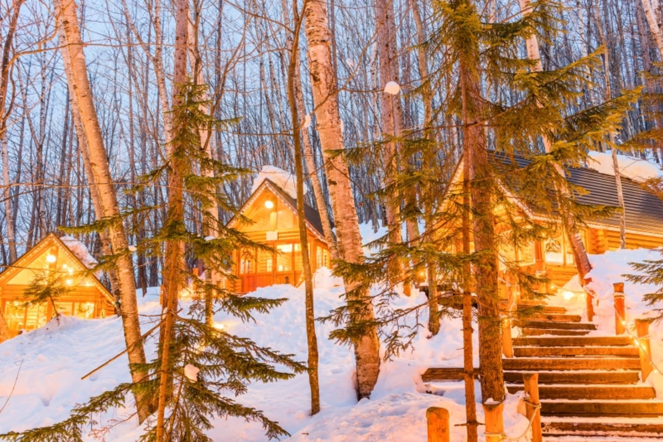 Hokkaido nổi bật với khung cảnh tuyết trắng bao phủ, những lễ hội băng tuyết độc đáo vào mùa đông