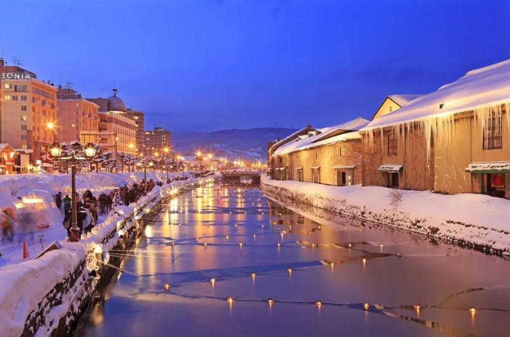 Otaru thu hút du khách với kênh đào phủ tuyết, những con phố cổ kính và ánh đèn lung linh