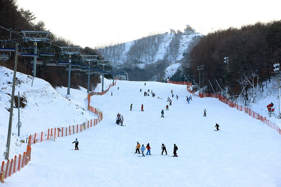 Pyeongchang hấp dẫn với những sườn núi phủ tuyết trắng và khu nghỉ dưỡng trượt tuyết nổi tiếng